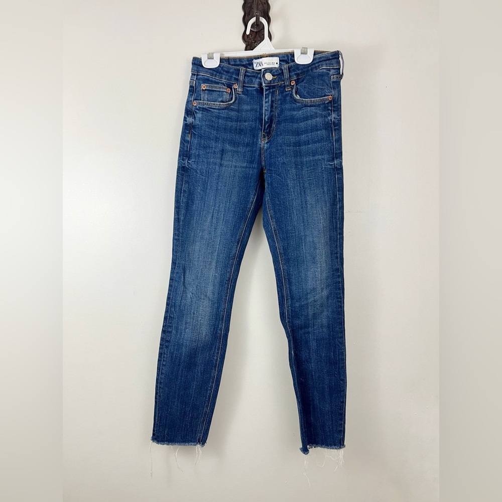 Zara Women’s The Skinny Jeans Raw Edge Hem Dark Wash Size 4